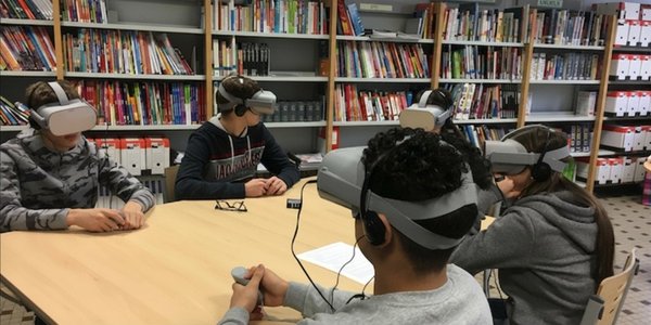 Groupe en formation avec casques VR